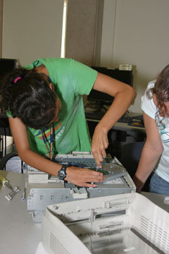 Photss
								     of
								     girls
								     taking
								     apart
								     a
								     computer