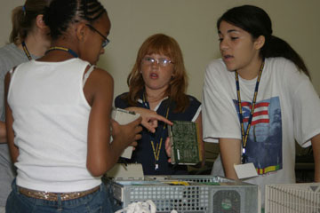 Photos
								     of
								     girls
								     taking
								     apart
								     a
								     computer